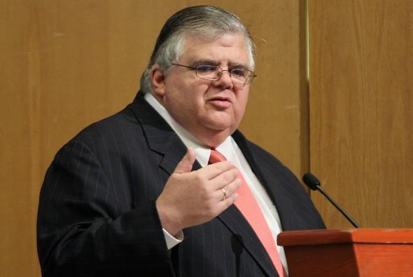 Bancos centrales deben seguir con alzas: Carstens