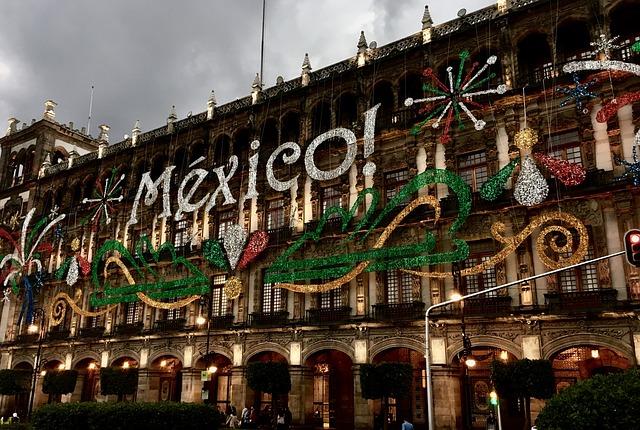 CDMX, MEXICO, CIUDAD DE MÉXICO, SEPTIEMBRE FESTEJO, USO DE EFECTIVO