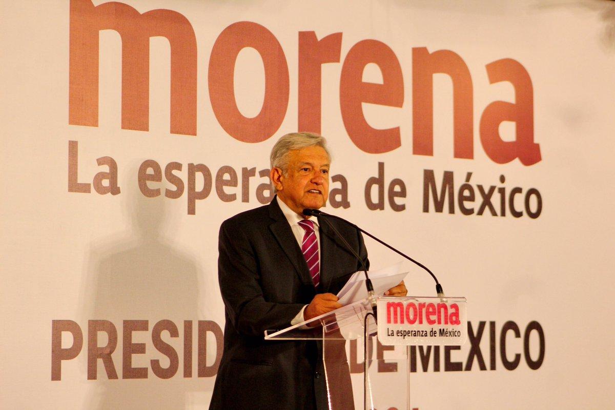 Se registra AMLO como precandidato de Morena a la Presidencia