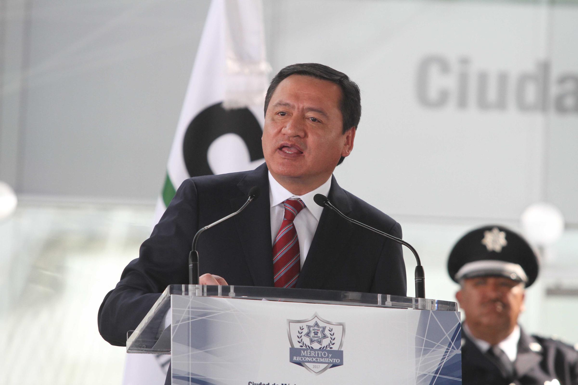 Confirma Osorio Chong que va al Senado