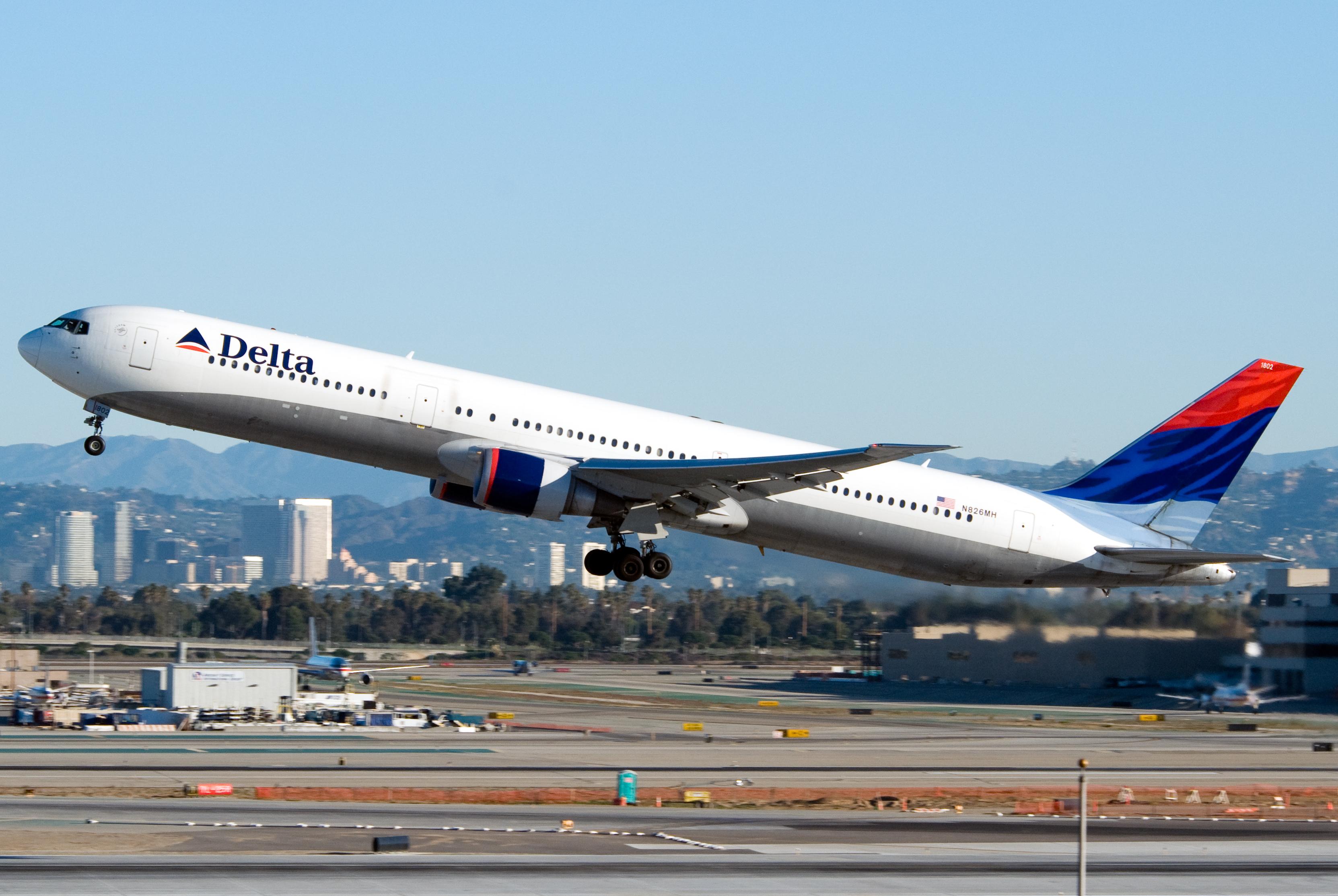 Aerolíneas estadounidenses se unen a boicot contra la Asociación Nacional del Rifle, Delta