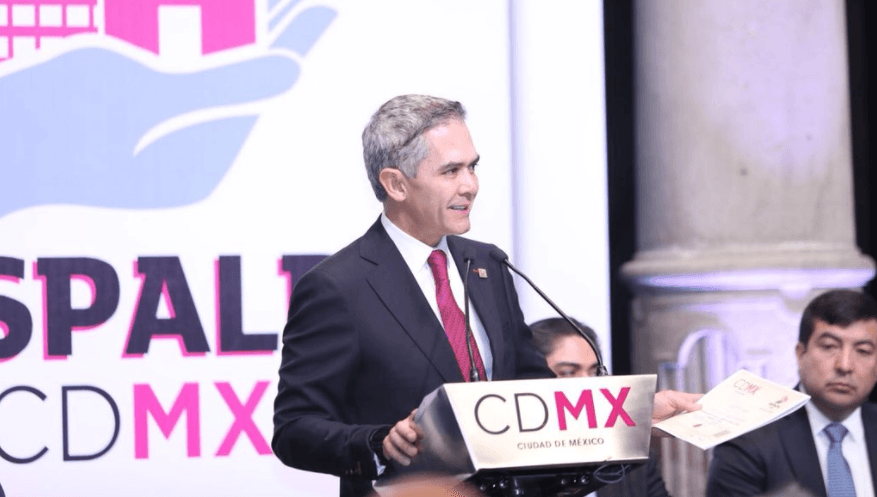 Capitalinos al corriente de su predial reciben certificado de seguro de daños