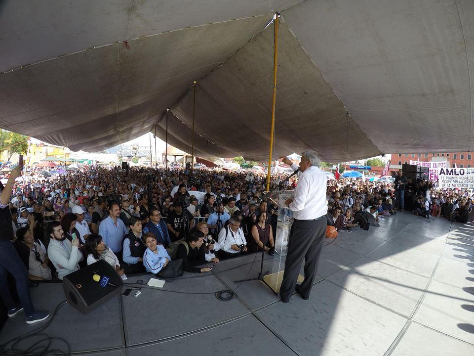 AMLO reta a decir quién pagó por serie de Populismo en América Latina