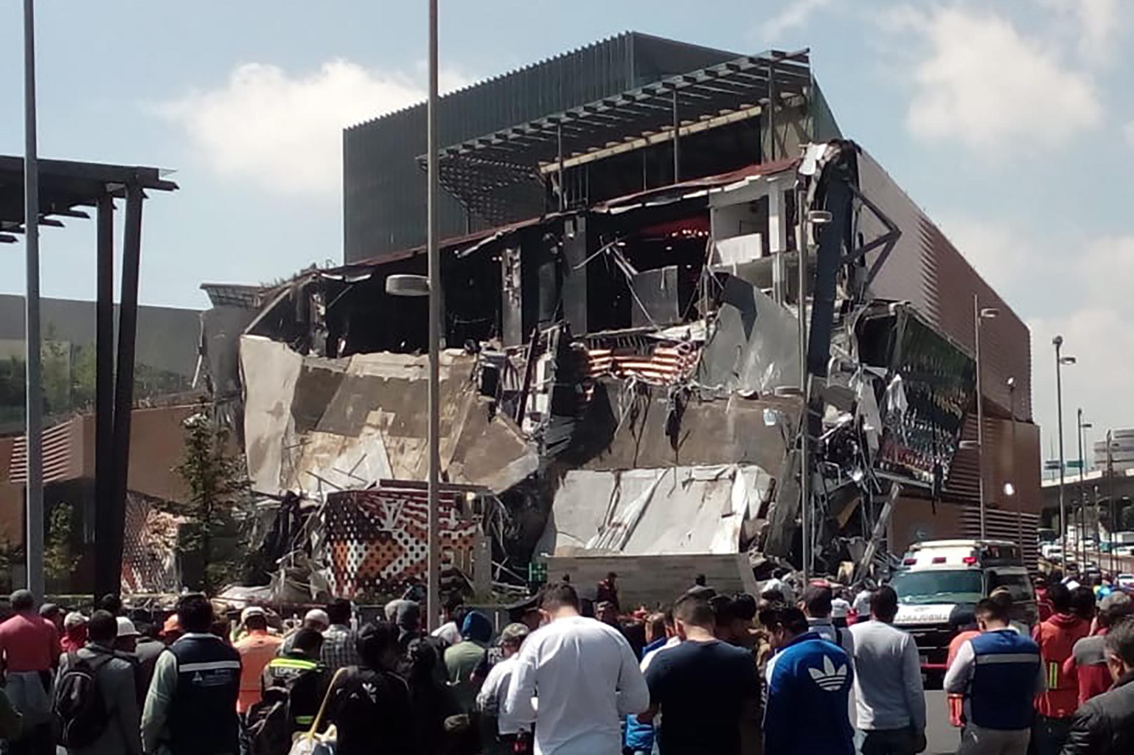 Se desploma una parte del centro comercial Artz Pedregal en la