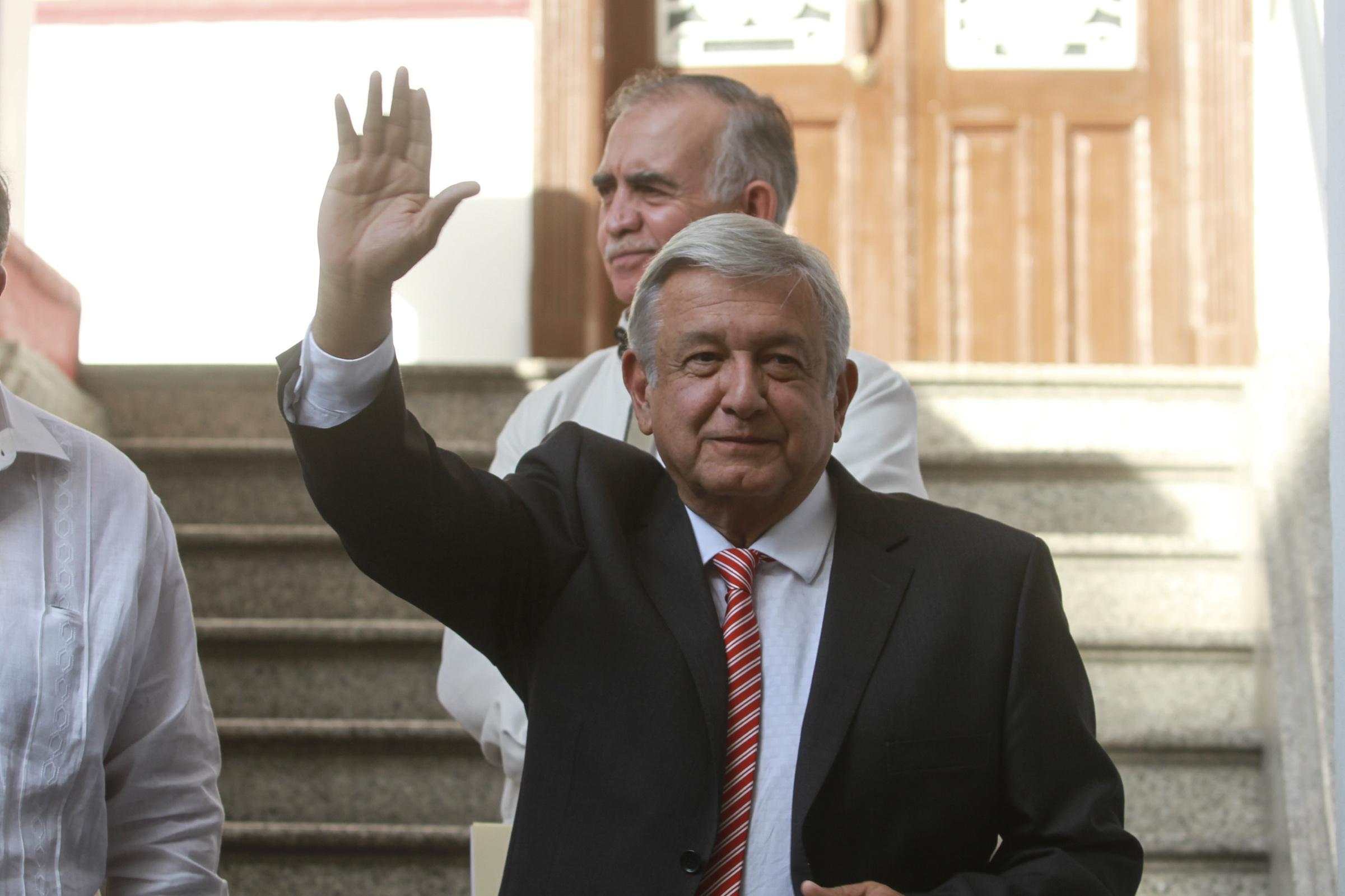 Libera Hacienda 150 mdp para equipo de transición de AMLO