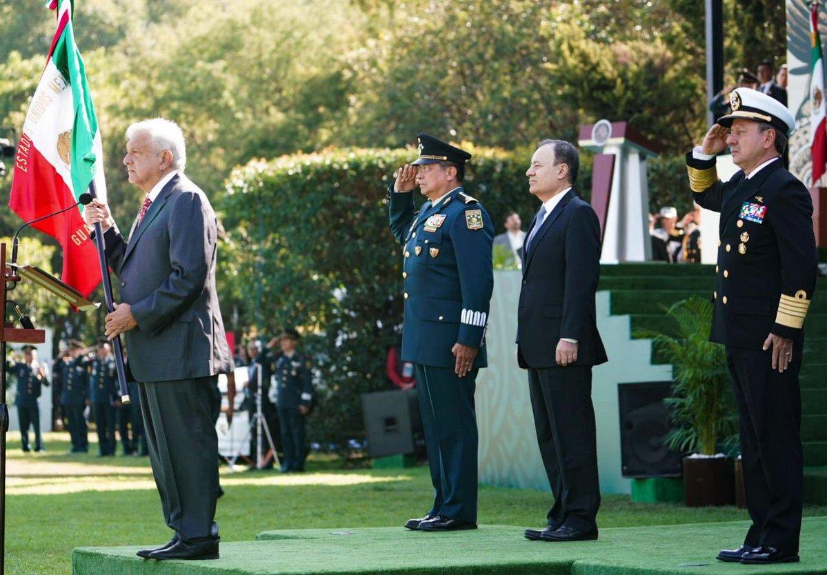 Abandera AMLO a la Guardia Nacional; mañana arranca oficialmente