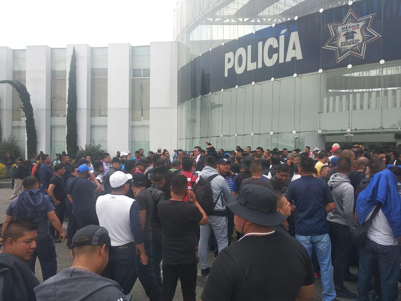 Policías federales exigen al gobierno trabajo o despido digno