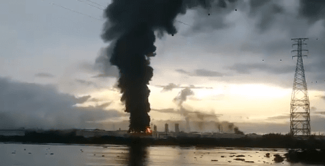 Controlan incendio registrado al interior del complejo Pajaritos de Pemex