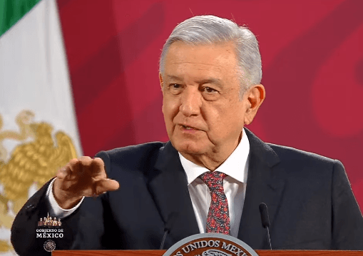 Alcanza pago de Walmart para 30 mil becas en el extranjero: AMLO