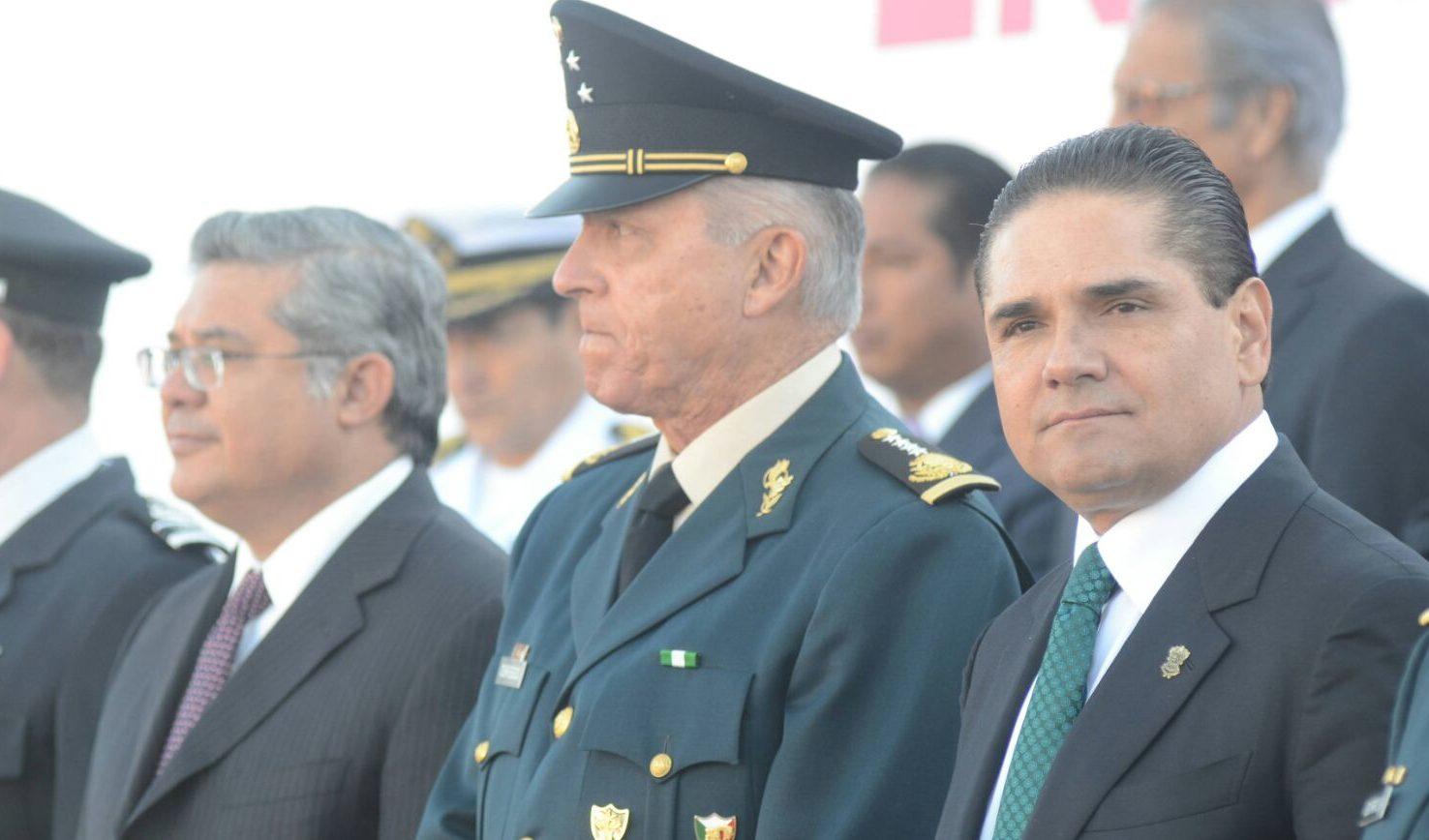 cienfuegos, Detienen a titular de Sedena de EPN en aeropuerto de Los Ángeles