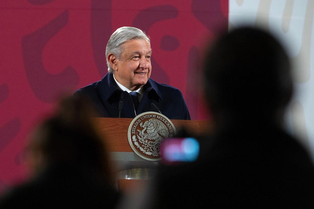 AMLO se lanza de nuevo contra Cofece, Consar y otros reguladores