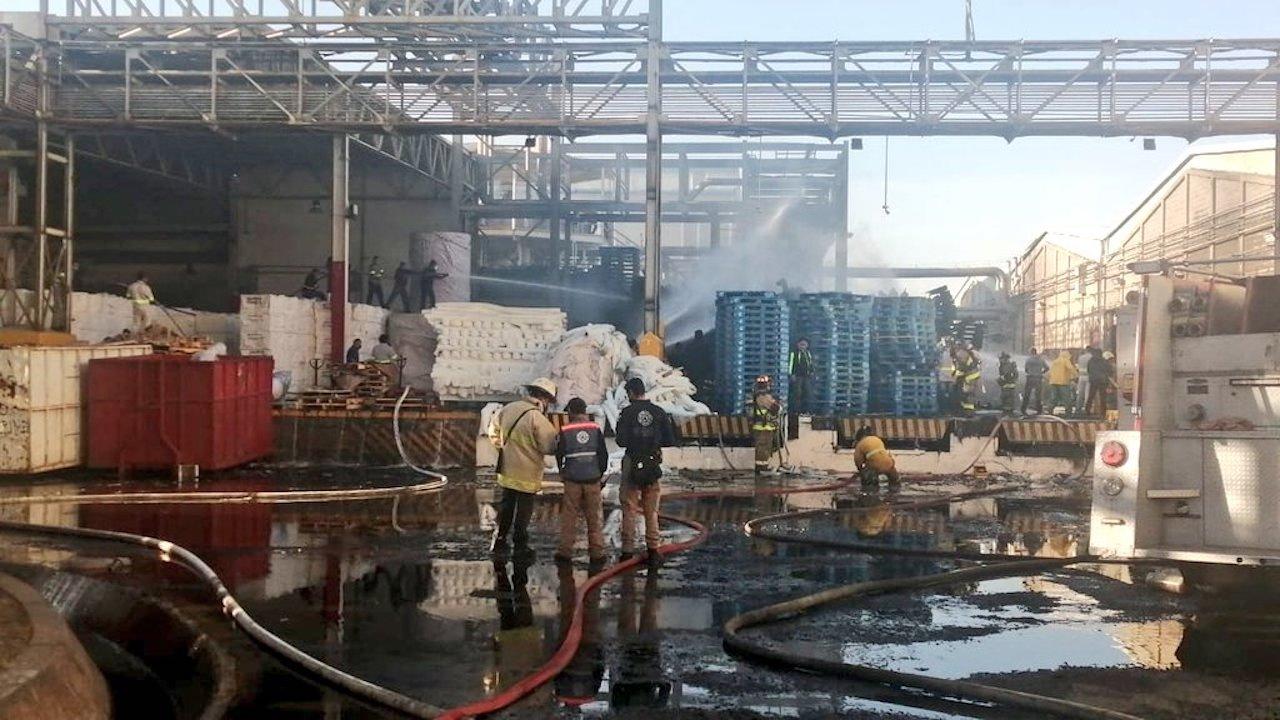 Incendio en planta de Kimberly Clark en San Juan del Río