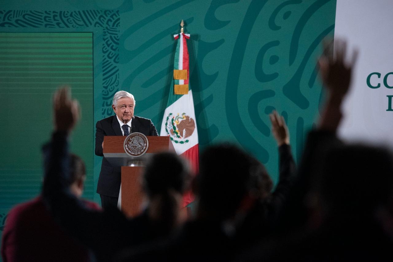 Estrena AMLO su Quién es Quién de las fake news