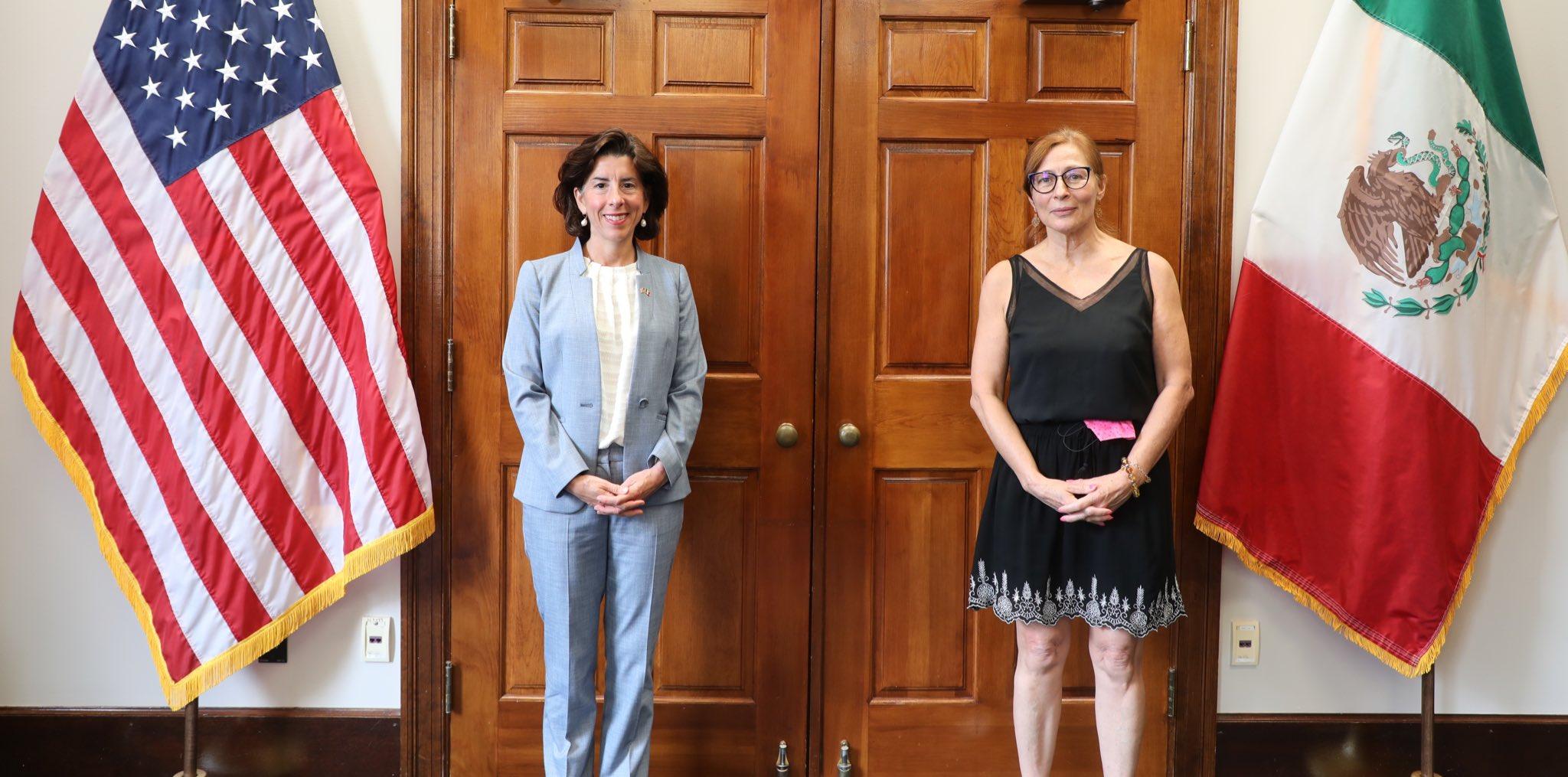 Tatiana Clouthier y Gina Raimondo / @SecRaimondo