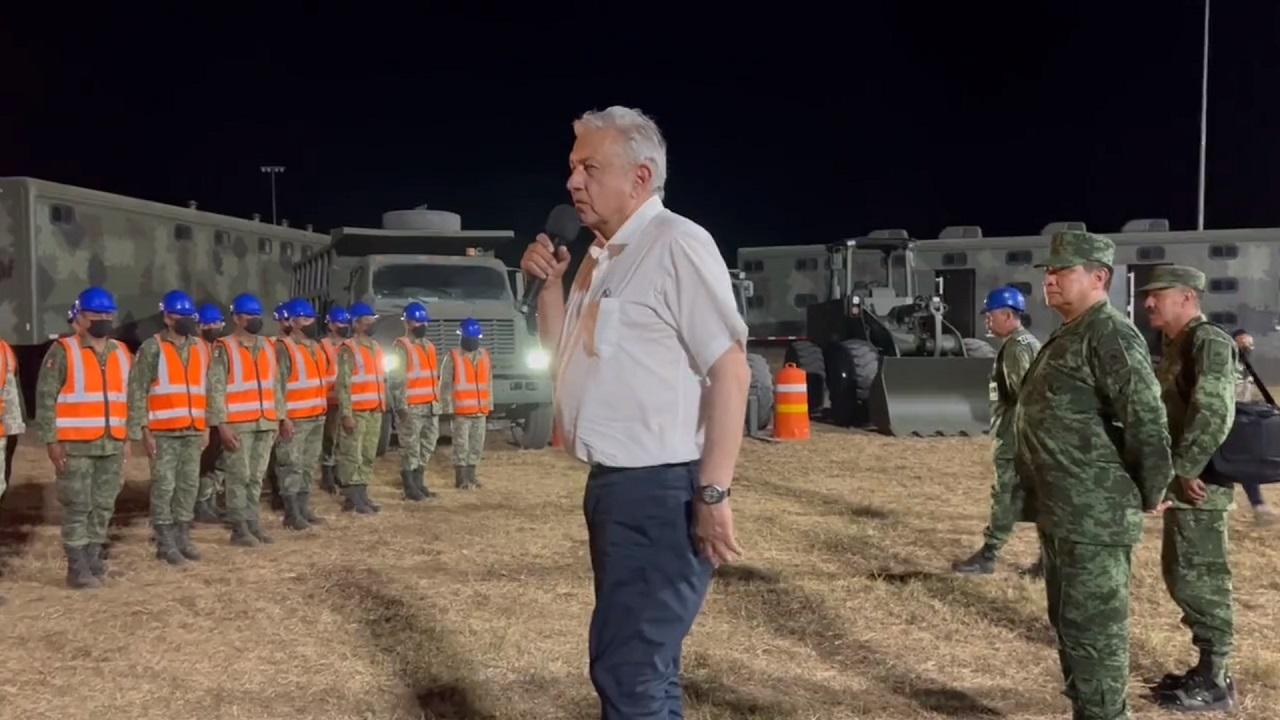 AMLO visita campamentos militares del Tren Maya