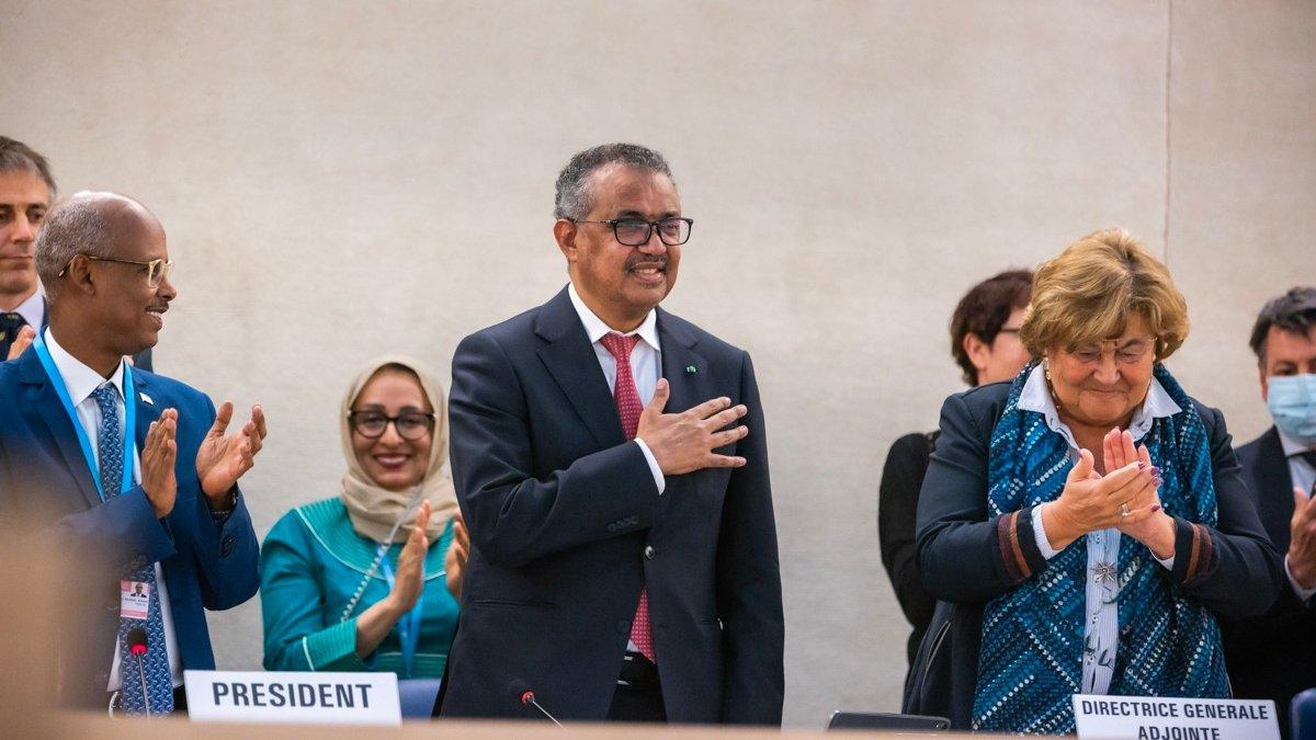 Al centro, Tedros Adhanom Ghebreyesus / @WHO