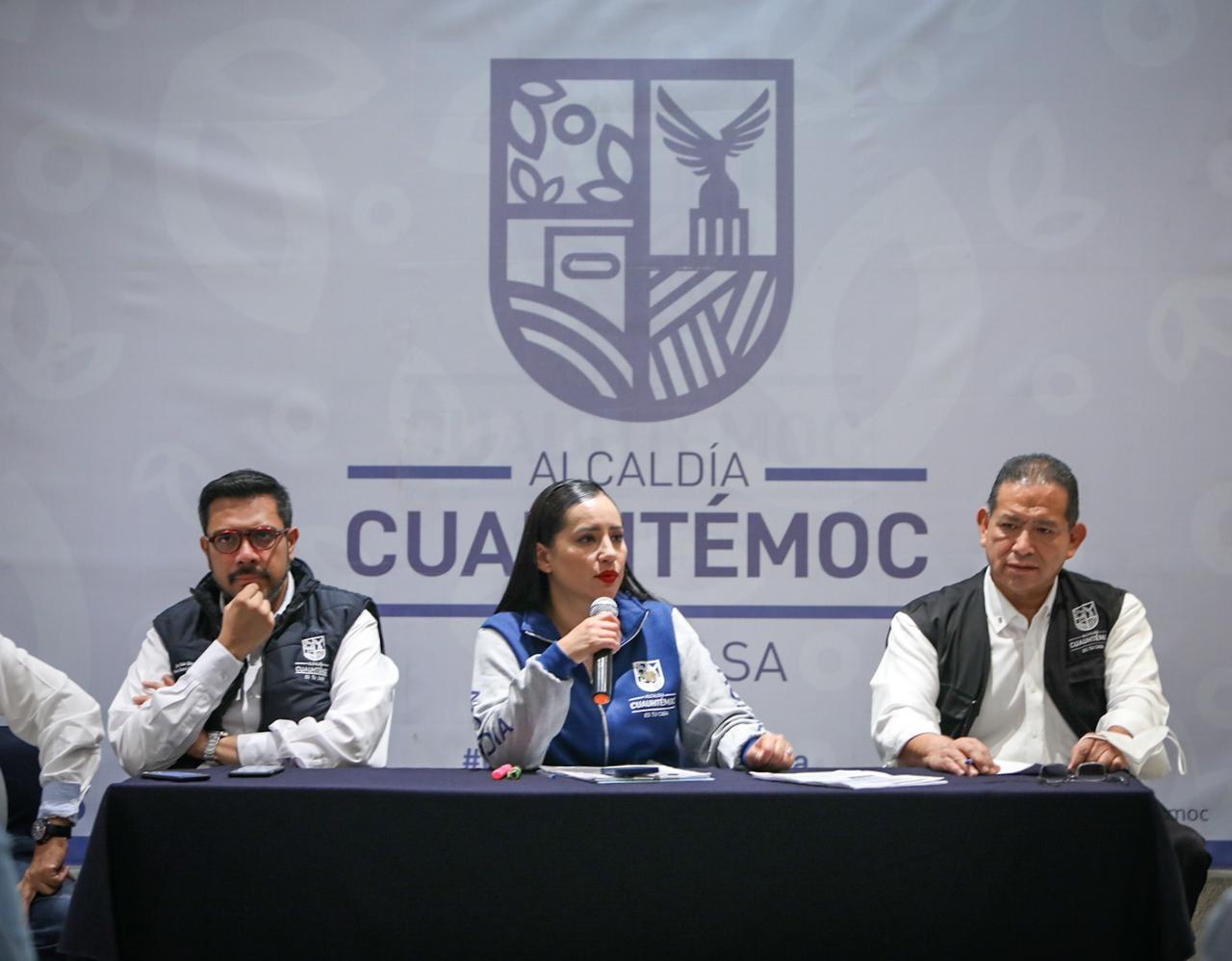 Al centro, Sandra Cuevas / @AlcCuauhtemocMx