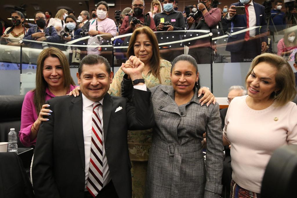 Alejandro Armenta y Ana Lilia Rivera / @armentapuebla_