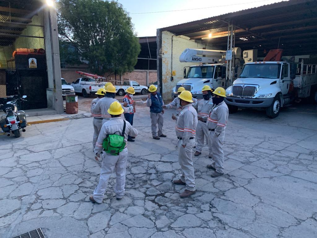 Trabajadores electricistas / @CFEmx