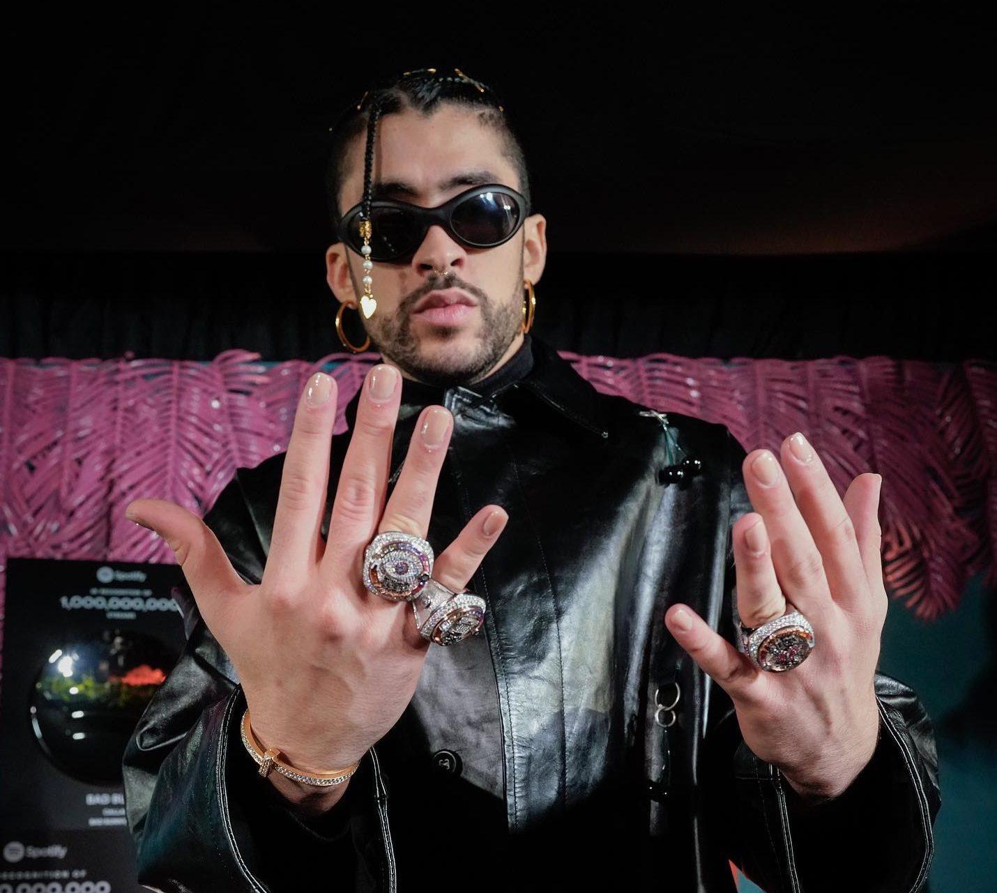 Bad Bunny / @badbunnyinfope