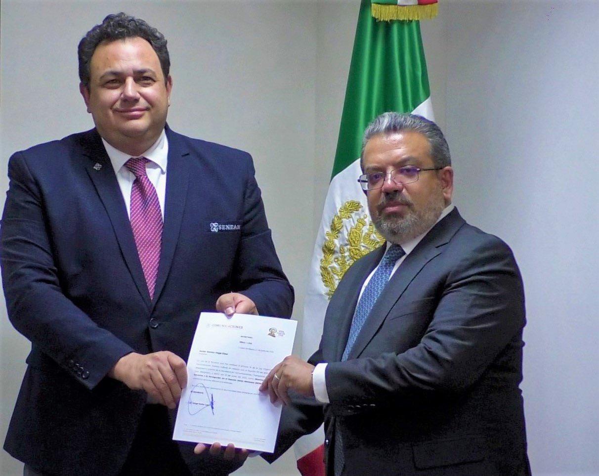 Javier Alonso Vega Dour recibe su nombramiento / @SENEAM_mx