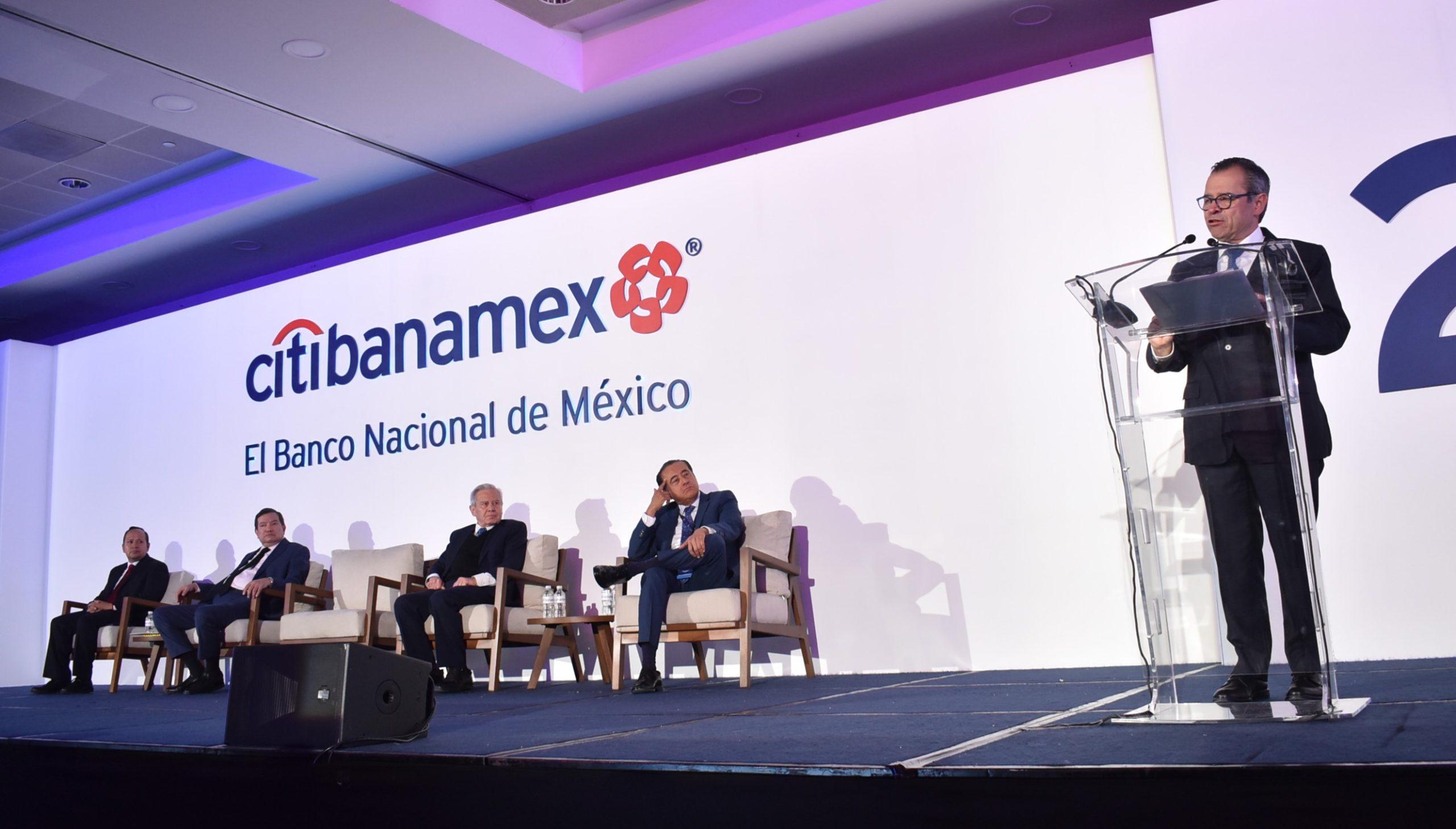 A la derecha, Manuel Romo / Citibanamex