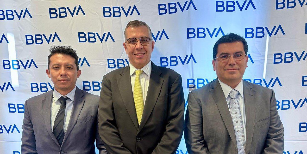 Al centro, Carlos Serrano / @BBVAPrensa_mx