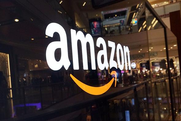 Trump a Amazon: debe pagar más al Servicio Postal para operar