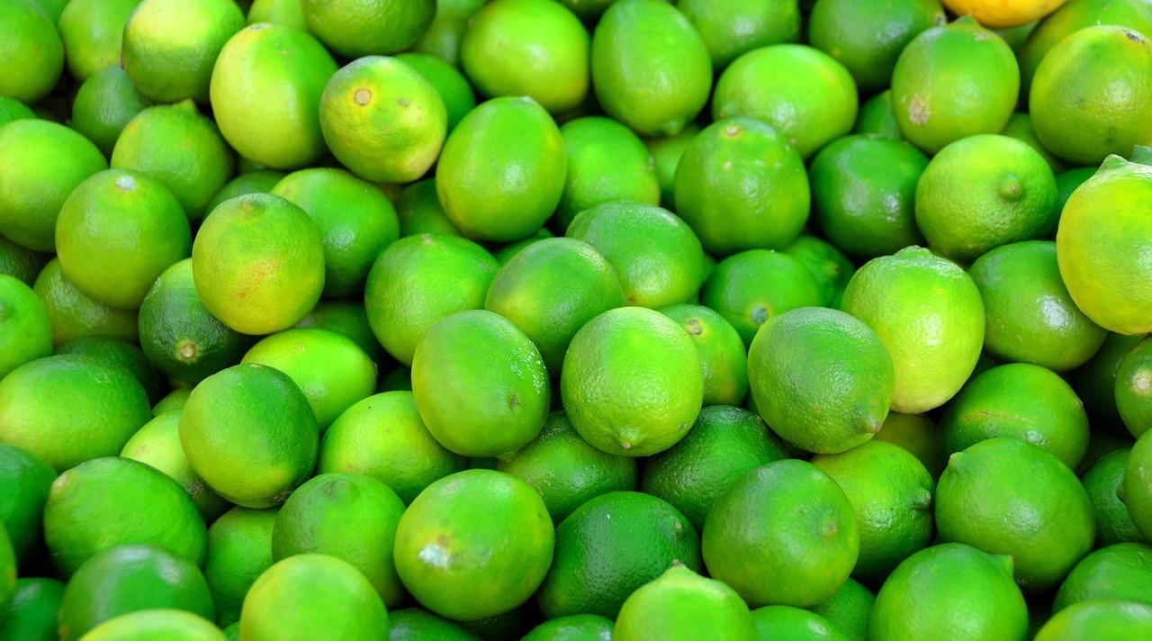 Precio del limón baja hasta 10 pesos en la capital del país