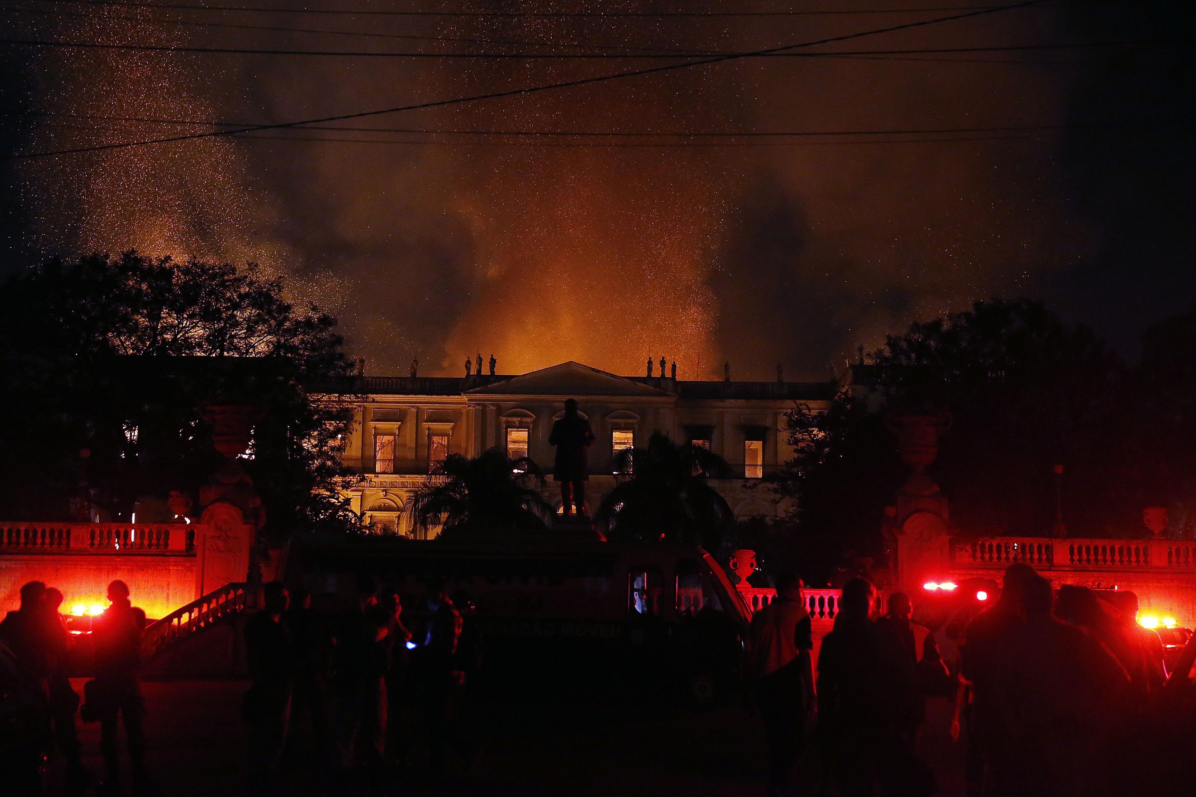 Unesco ofrecerá ayuda a museo incendiado en Brasil