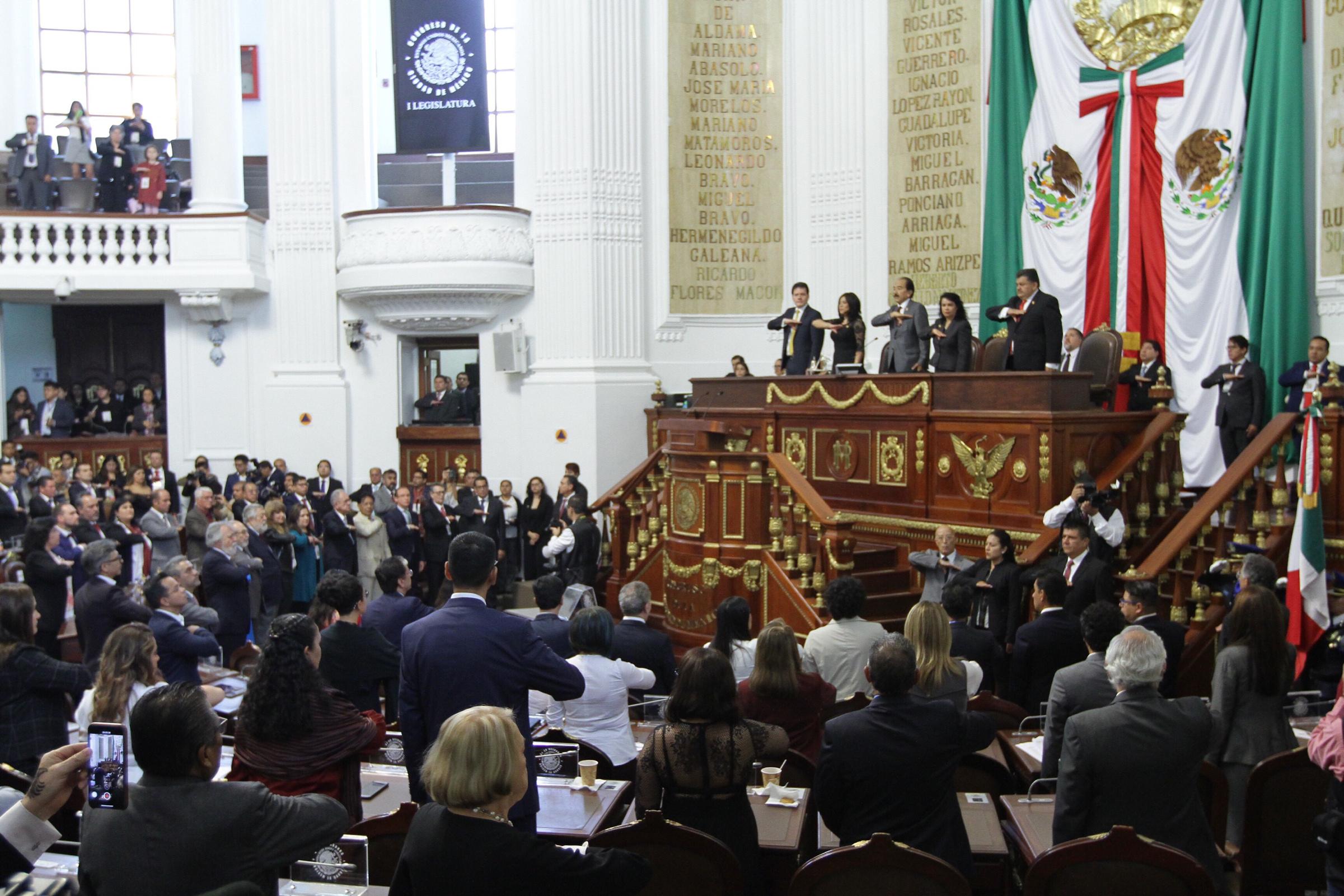 Instalan primer Congreso de la Ciudad de México