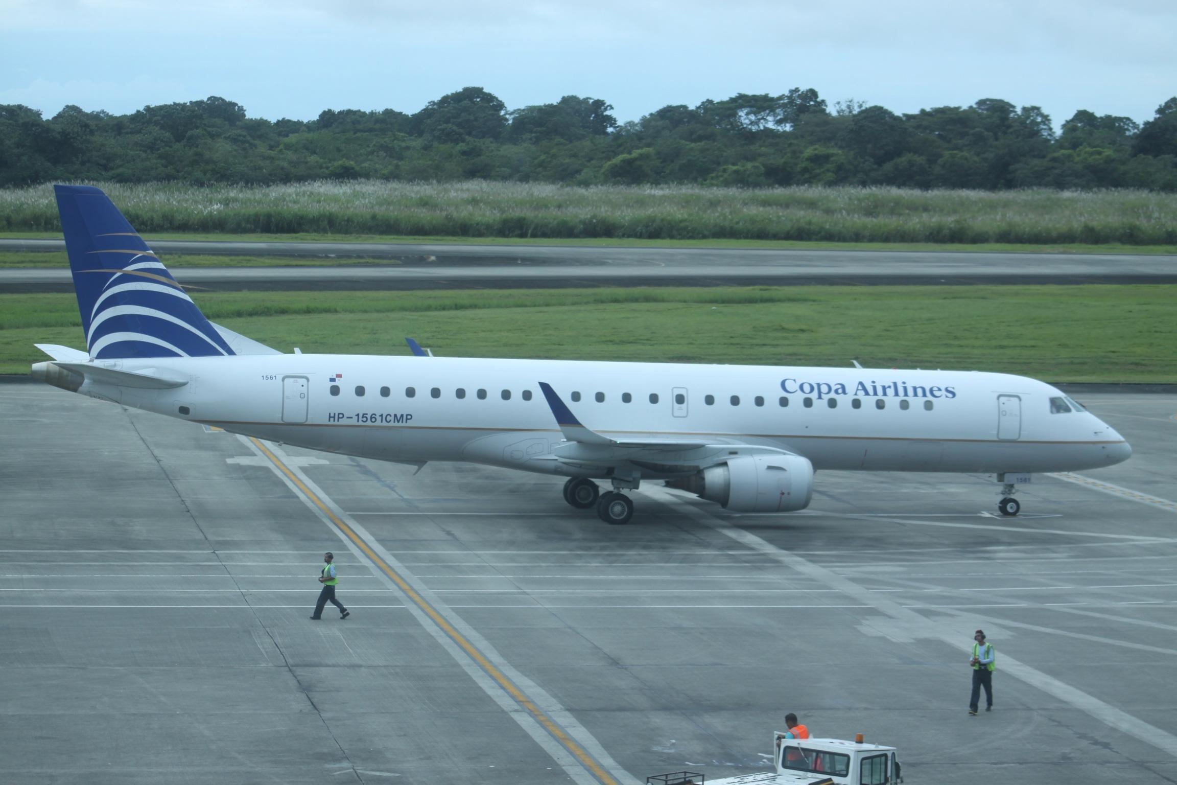 Avión de Copa Airlines aterriza de emergencia en el AICM