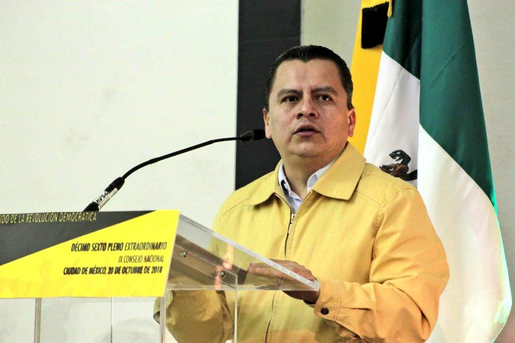 Renuncia Manuel Granados a la presidencia del PRD