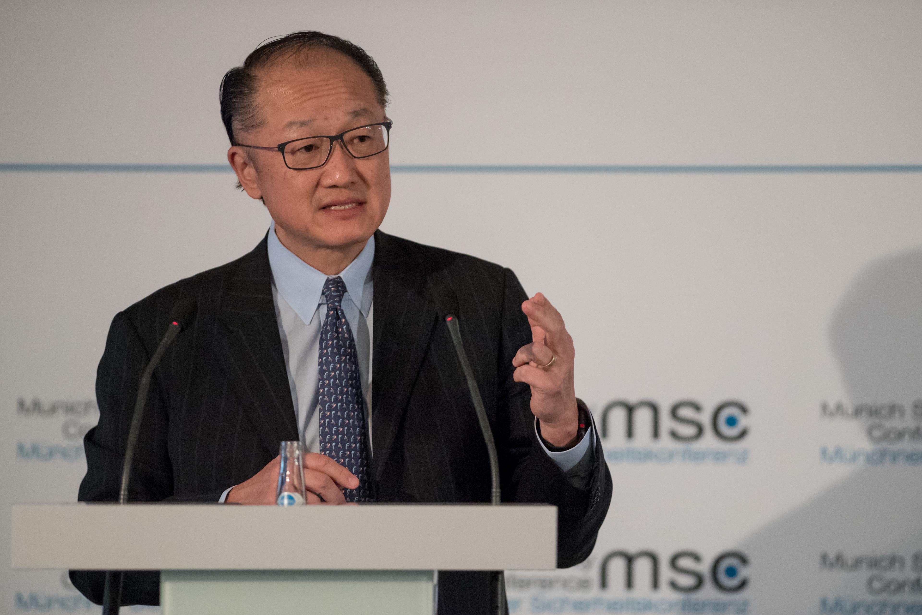 Renuncia Jim Yong Kim como presidente del Banco Mundial