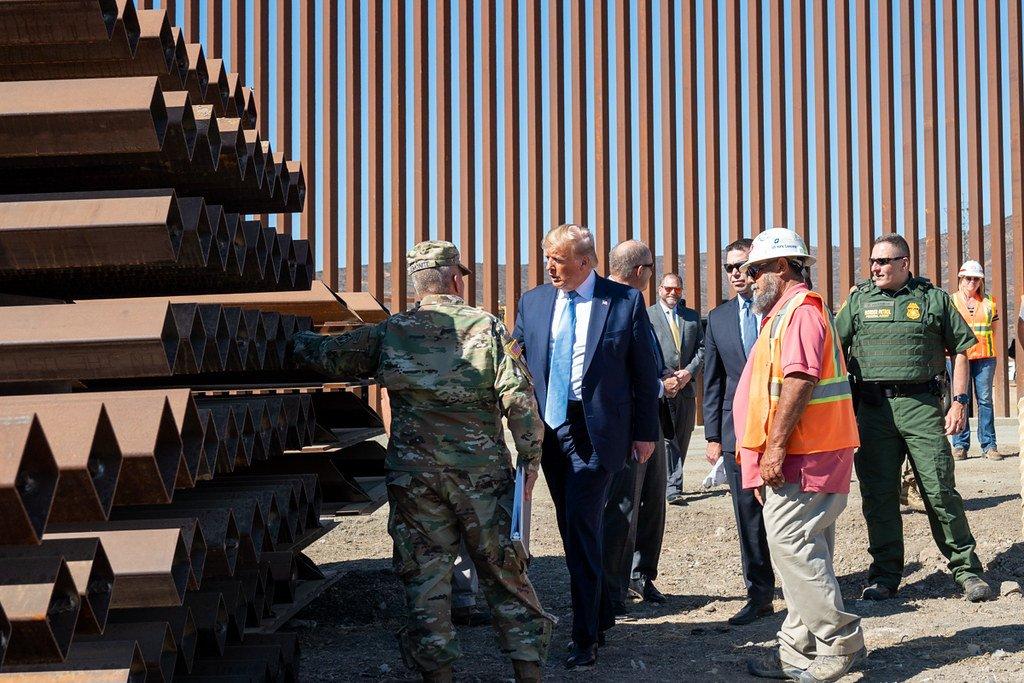 Para pagar el muro, Trump sugiere cobro de 'peaje' a coches que crucen frontera con México