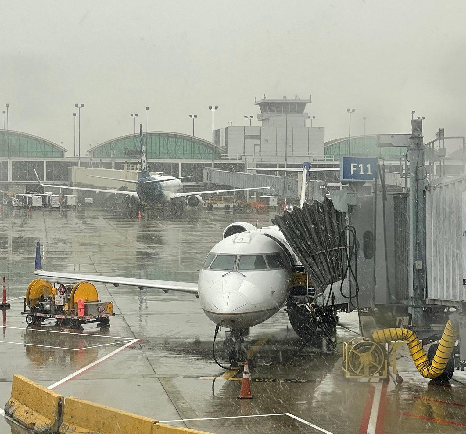 El mal tiempo provoca cancelaciones de vuelos / O'Hare Intl. Airport