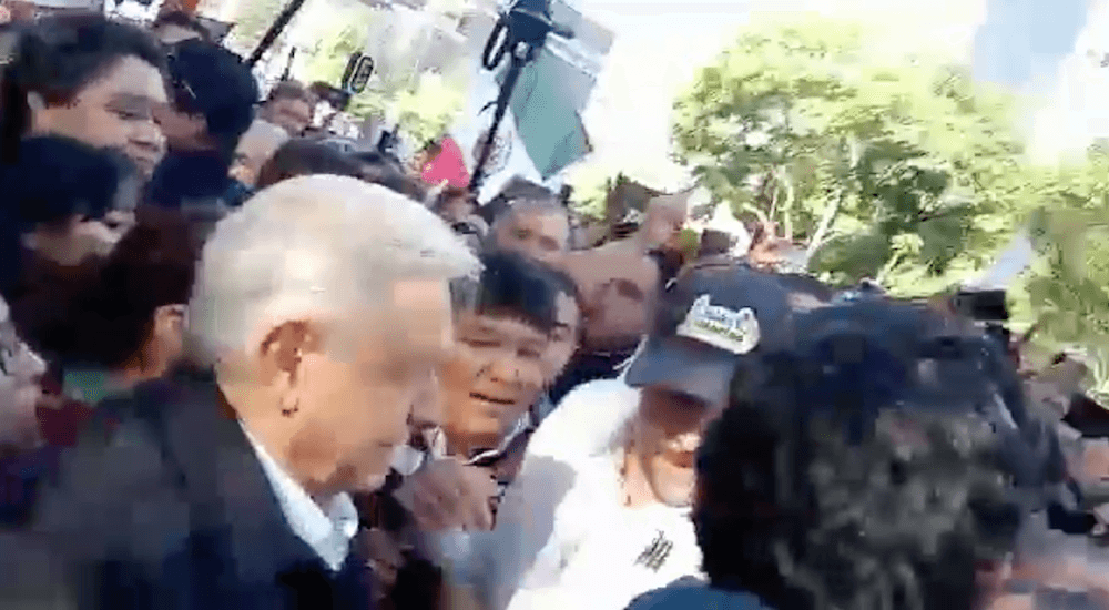 Andrés Manuel López Obrador encabeza la marcha por sus 4 años de gobierno