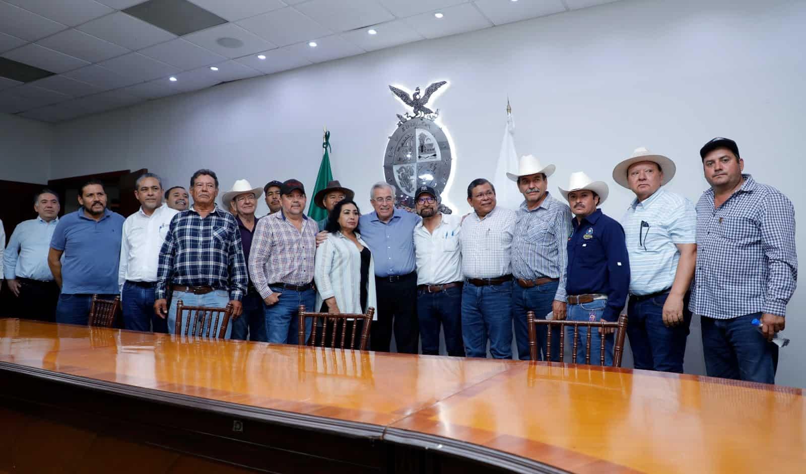 Reunión de Rubén Rocha con productores del campo / https://sinaloa.gob.mx/
